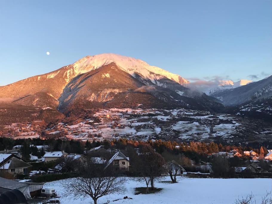 Gite Confort 15 Couchages, Vue Panoramique Montagne Hautes Alpes, Terrasses Эмбрён Экстерьер фото