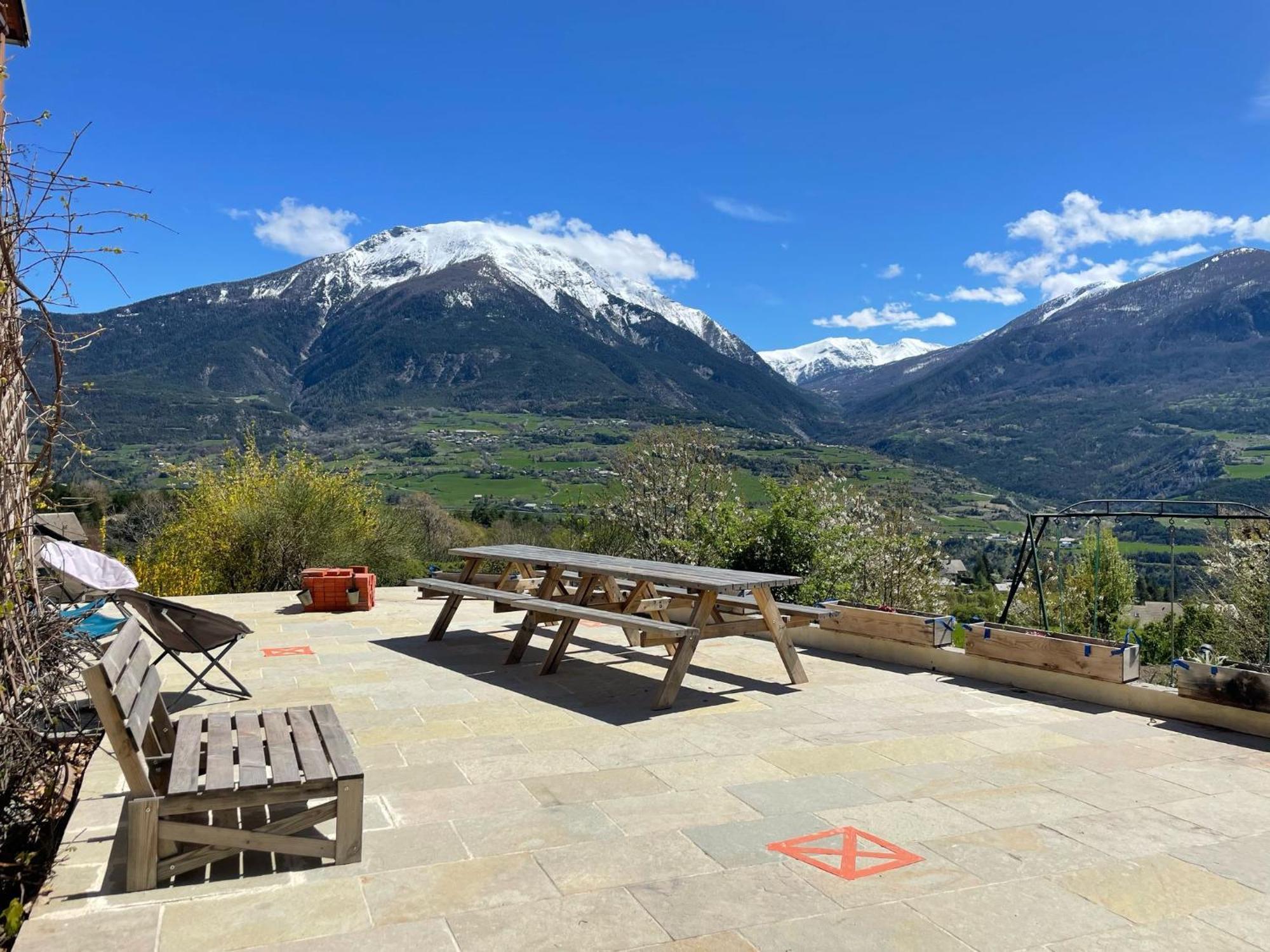 Gite Confort 15 Couchages, Vue Panoramique Montagne Hautes Alpes, Terrasses Эмбрён Экстерьер фото