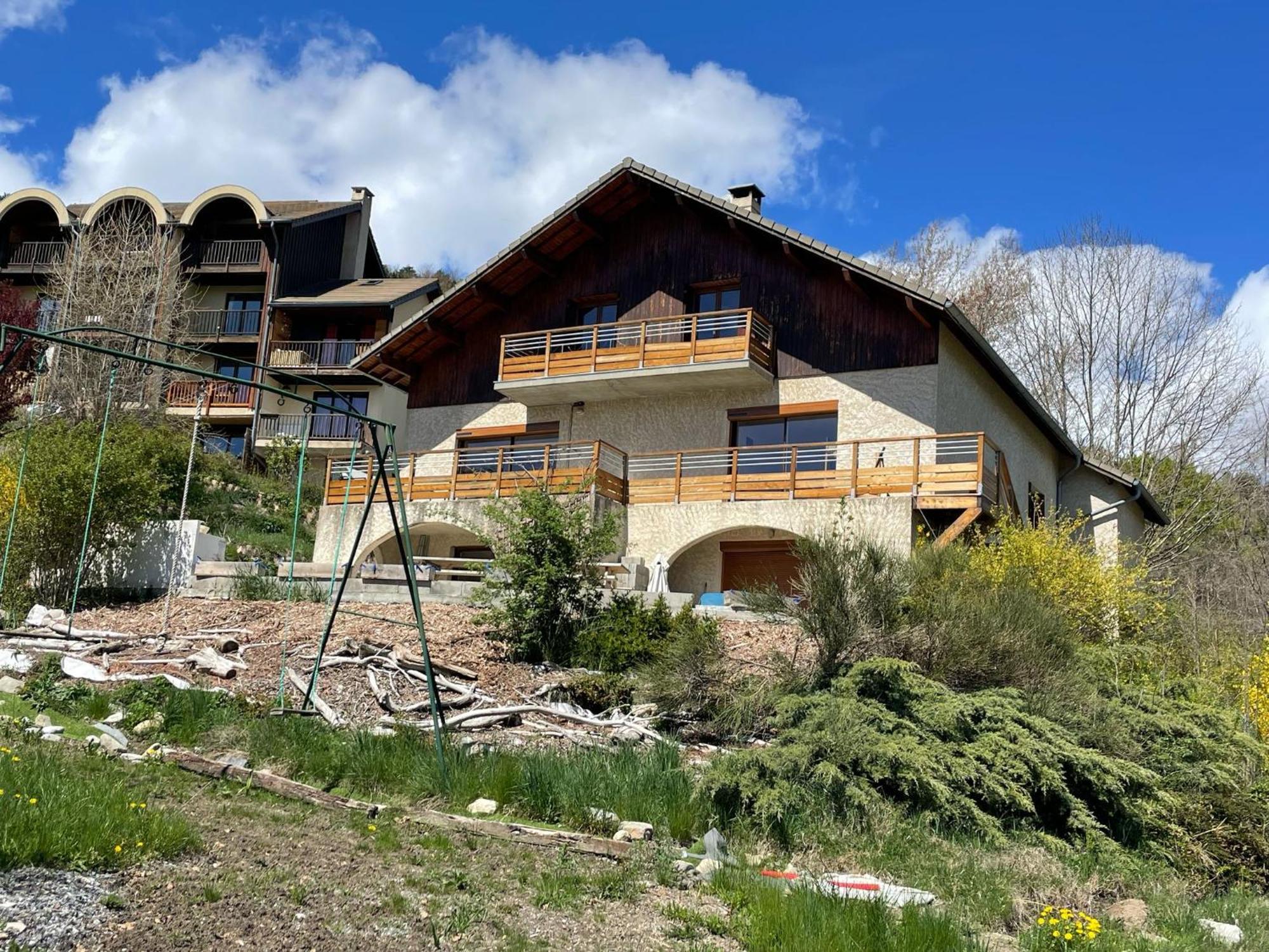 Gite Confort 15 Couchages, Vue Panoramique Montagne Hautes Alpes, Terrasses Эмбрён Экстерьер фото